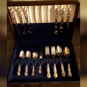 Rogers & Bros 1950s Vintage "Magnolia" Silver Plated Cutlery Silverware